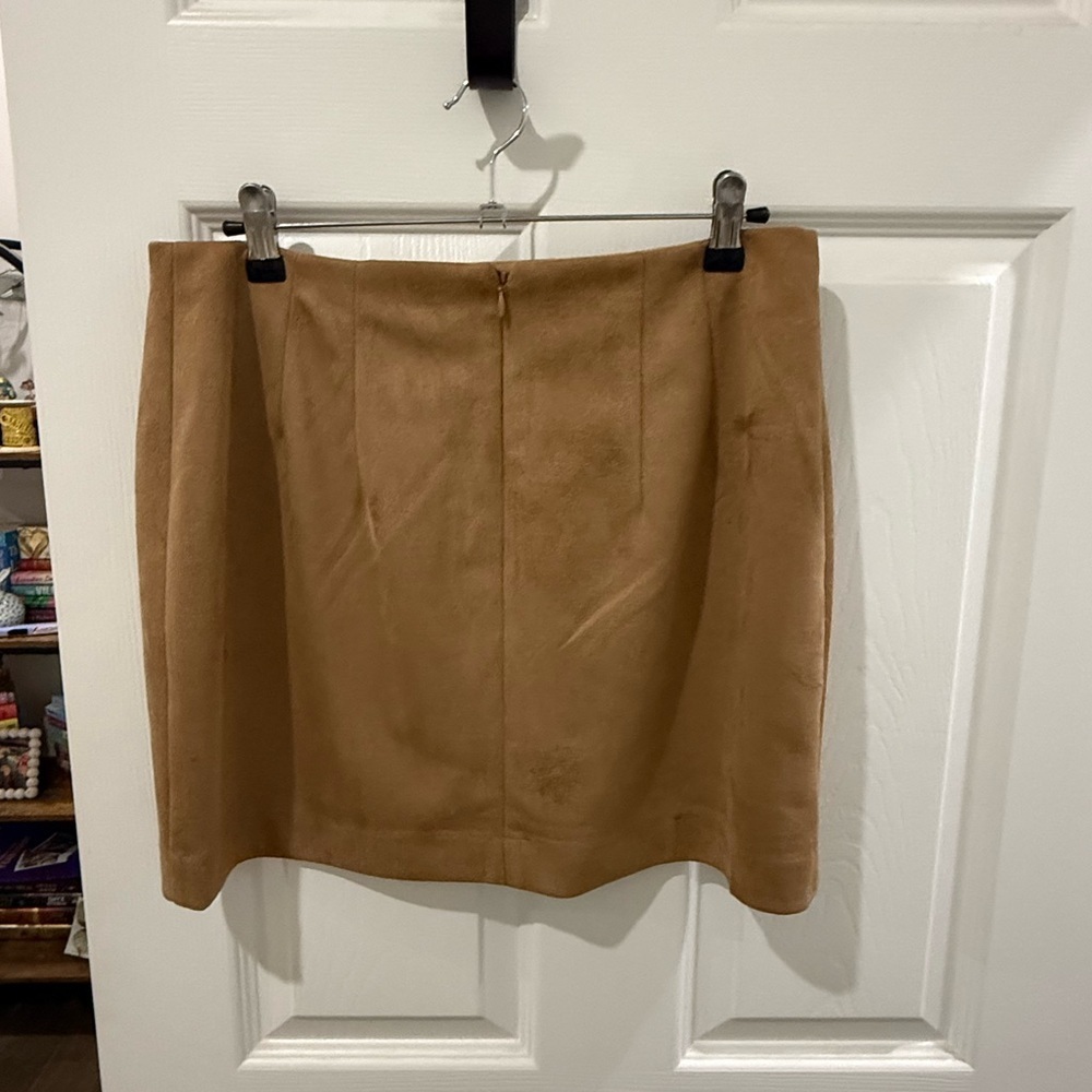 Express Camel Mini Skirt - Picture 2 of 4